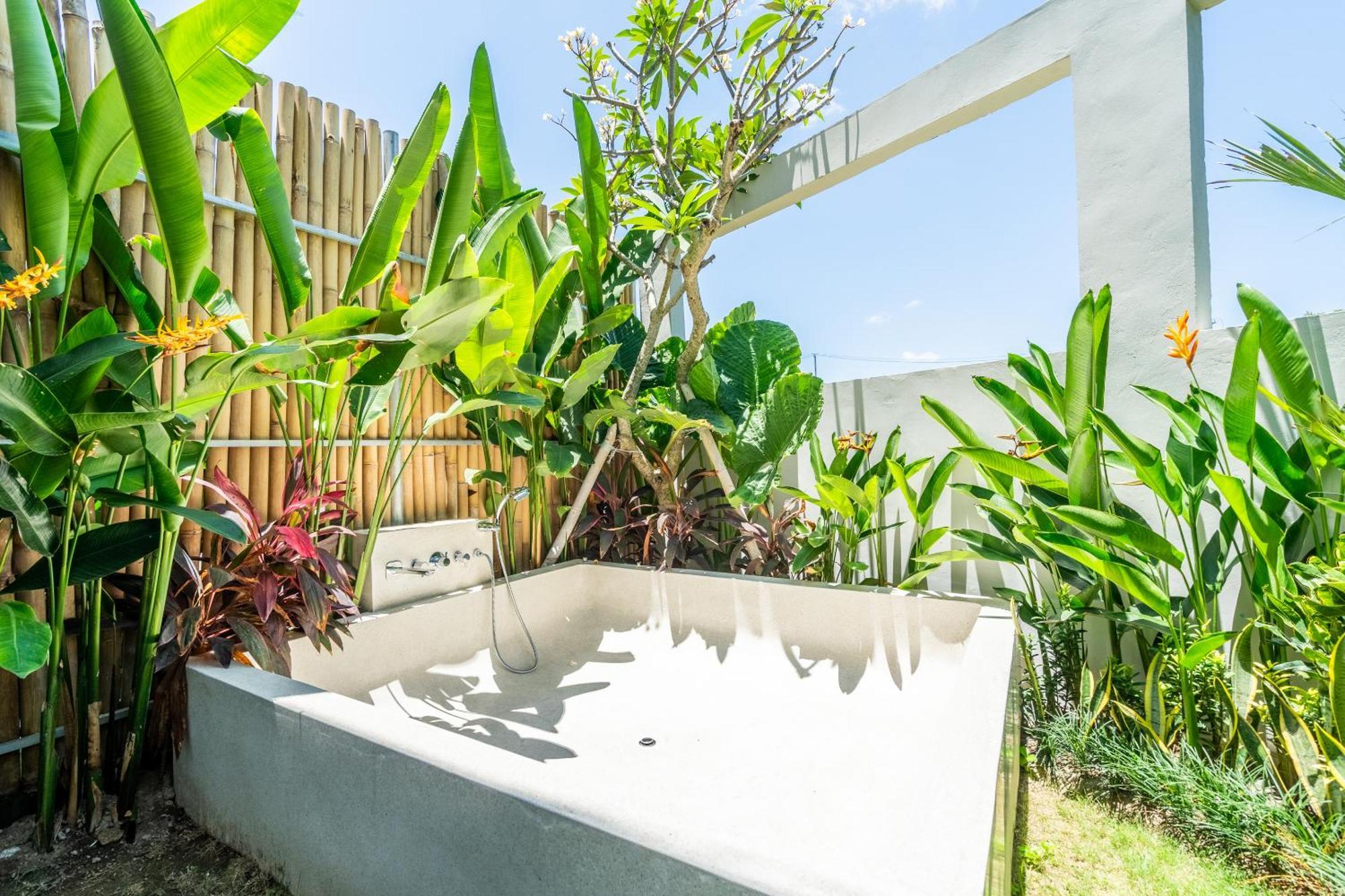 The R Apartments Pererenan Canggu Exteriör bild